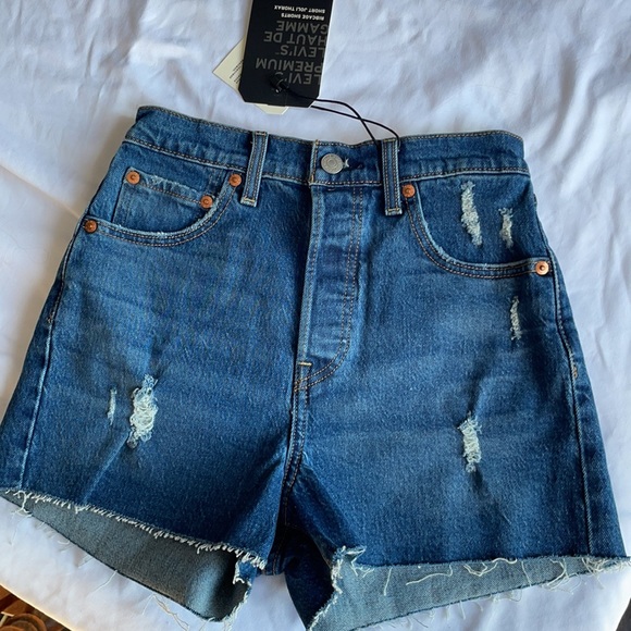 BNWT Levi’s Ribcage Jean Shorts Embroidered Super High-Rise | Size 25” waist - Picture 6 of 9